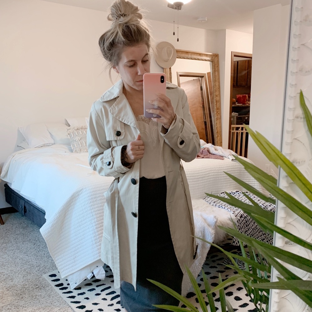 Banana Republic trench coat size Small